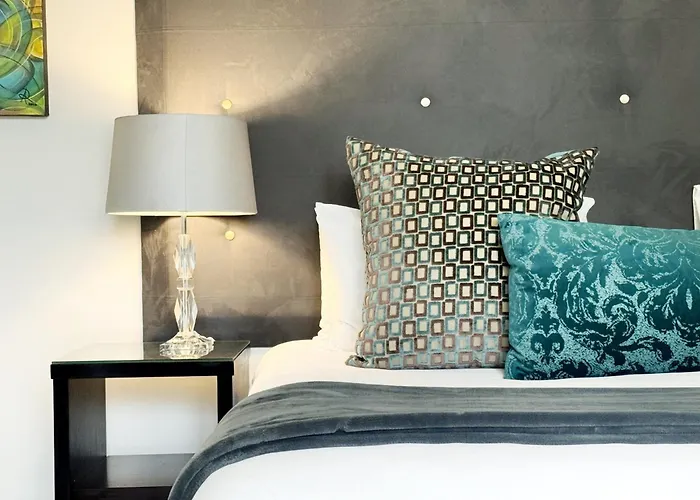 4 On Varneys Guest House